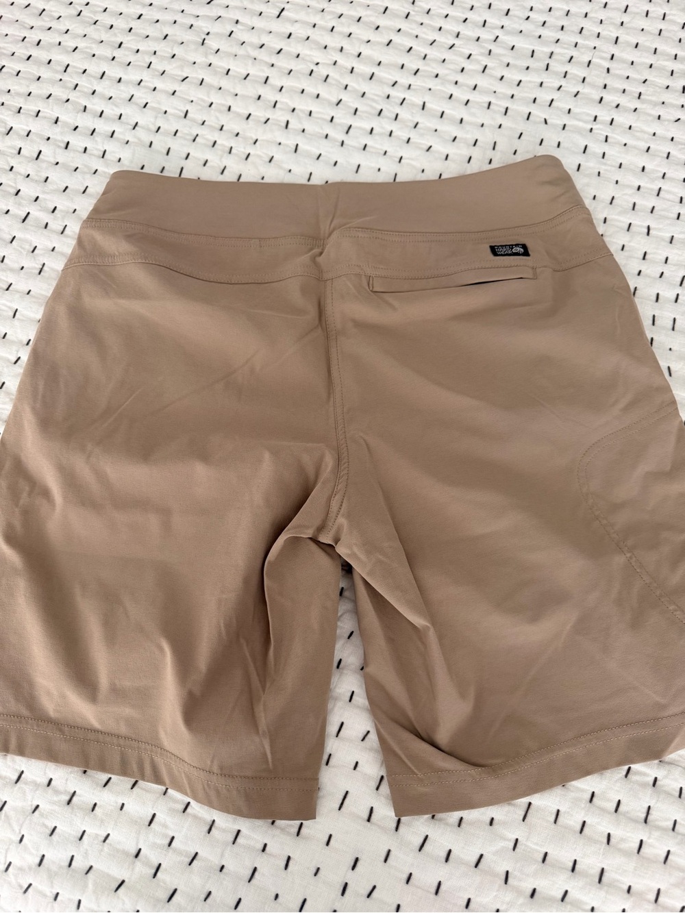 Mountain Hardwear Women’s Tan Outdoor Stretch Shorts - Picture 3 of 3
